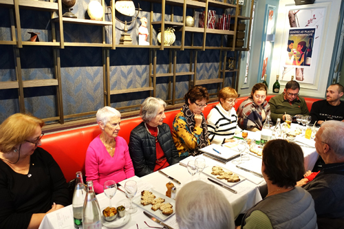 Les participants au repas suivant l'AG de l'Aumonaise au Restaurant Le Bosquet